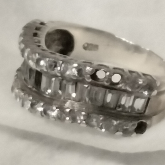 Ross Simons Baguette and round diamond ring - Picture 5 of 5